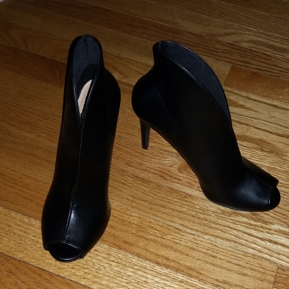 Christian Sirano peep toe booties 8.5 NWT